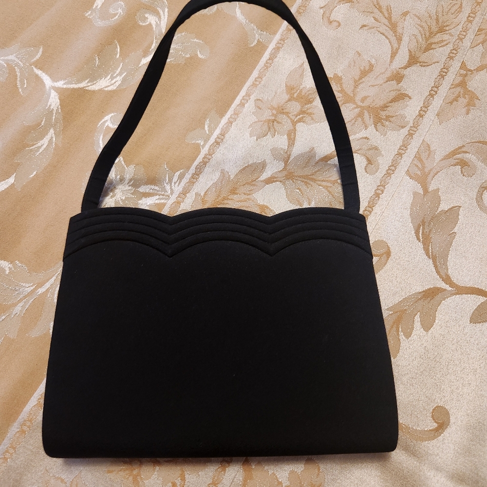 Black formal purse with a scalloped design